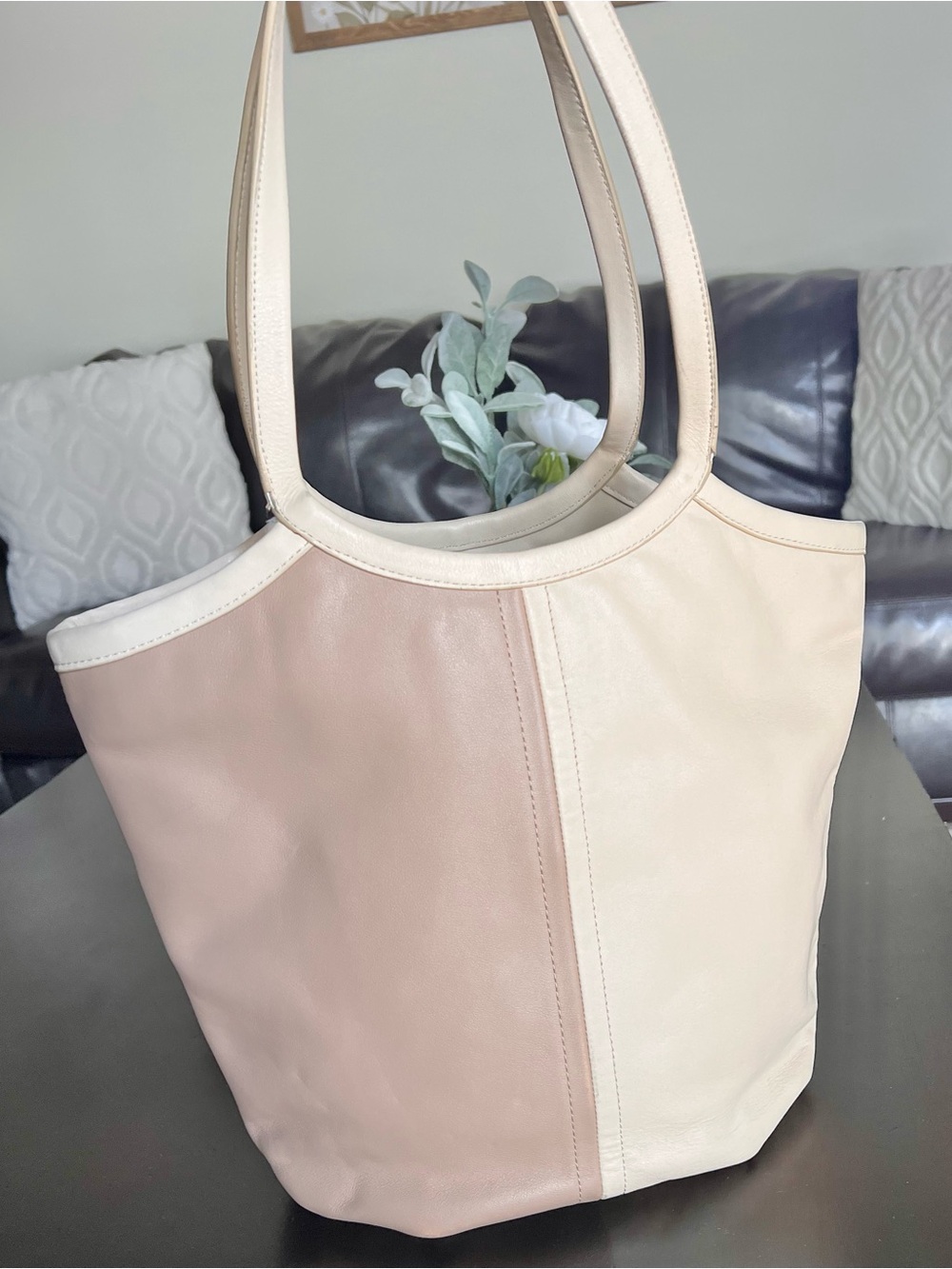 Coach shoulder bag: Two-Tone Cream and Taupe